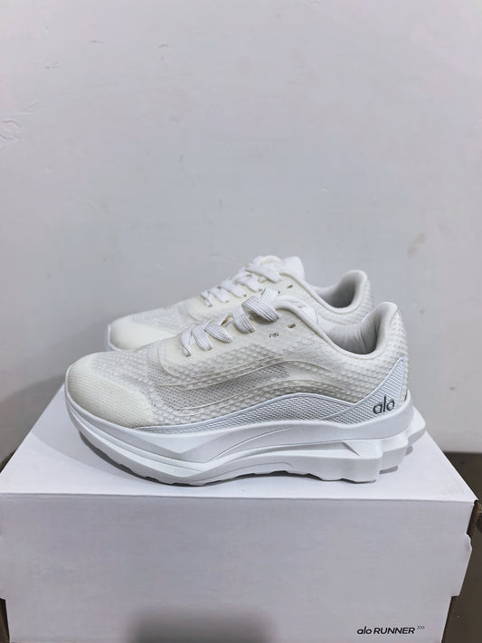 White Alo Runners
